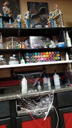 Tattoo Shop «Thriller Ink», reviews and photos, 707 N Reynolds Rd, Toledo, OH 43615, USA