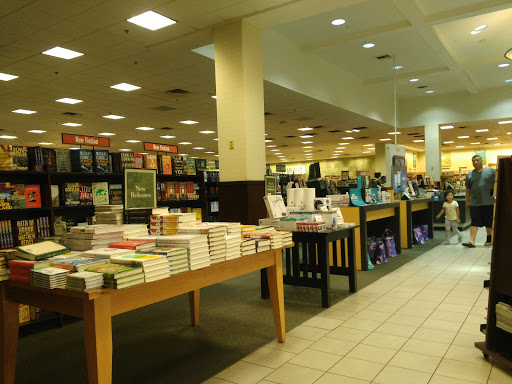 Book Store «Barnes & Noble», reviews and photos, 7849 N Blackstone Ave, Fresno, CA 93720, USA
