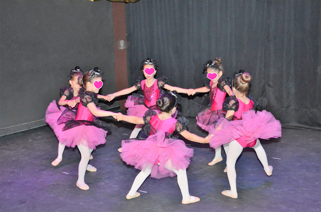 http://www.grandjete-balletschool.webnode.gr/