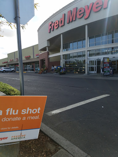 Grocery Store «Fred Meyer», reviews and photos, 1401 SE 1st Ave, Canby, OR 97013, USA