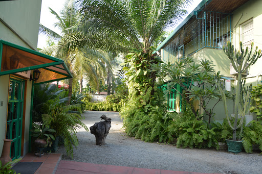 M & R Manuela Residence and La Pizza, 13 Taslim Elias Cl, Victoria Island, Lagos, Nigeria, Resort, state Ogun