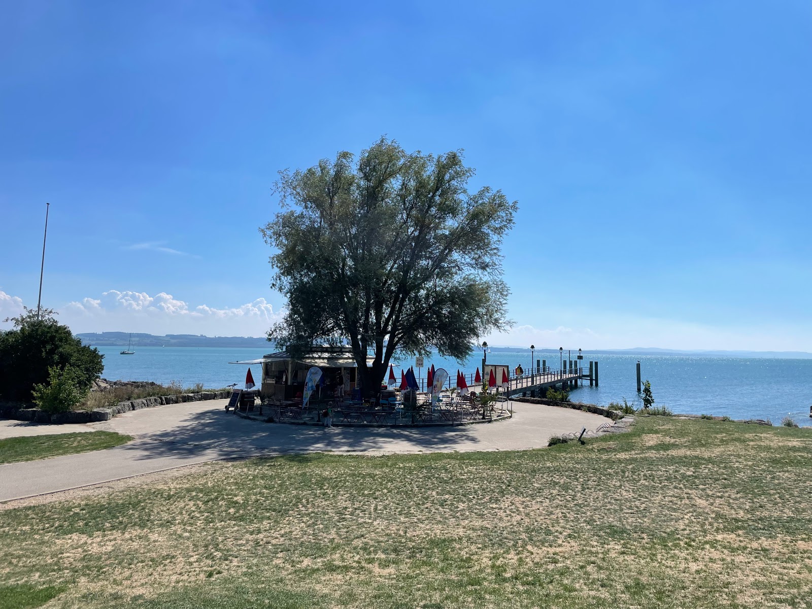 Foto de Plage de Saint-Blaise con agua cristalina superficie