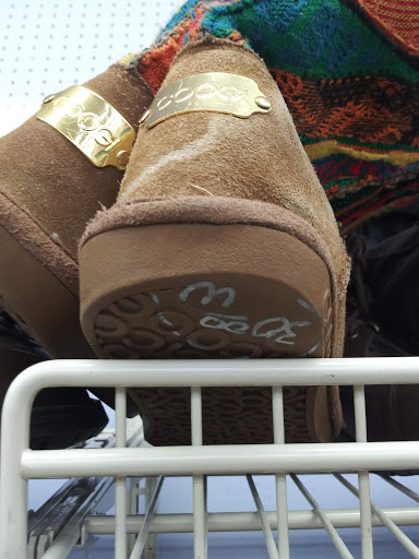 Thrift Store «Village Discount Outlet», reviews and photos, 3500 Cleveland Ave, Columbus, OH 43224, USA