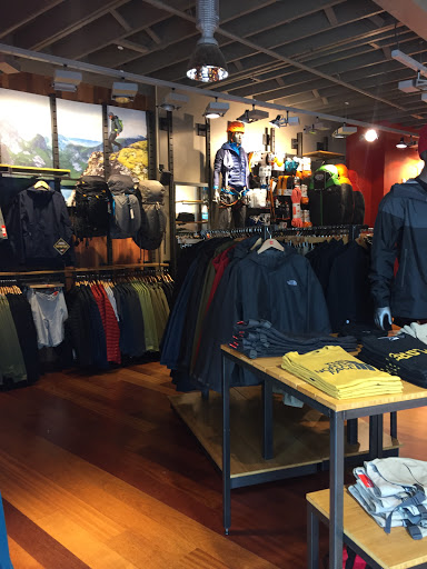 Clothing Store «The North Face», reviews and photos, 312 W 47th St, Kansas City, MO 64112, USA