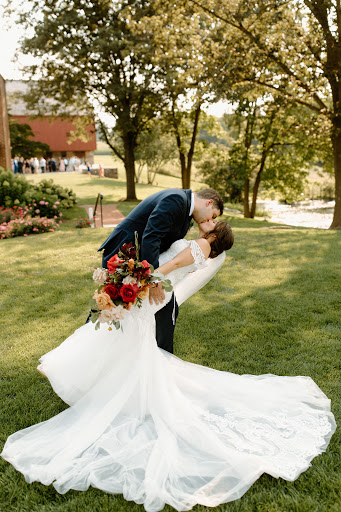 Bridal Shop «Taylored For You», reviews and photos, 516 E Main St, Mechanicsburg, PA 17055, USA