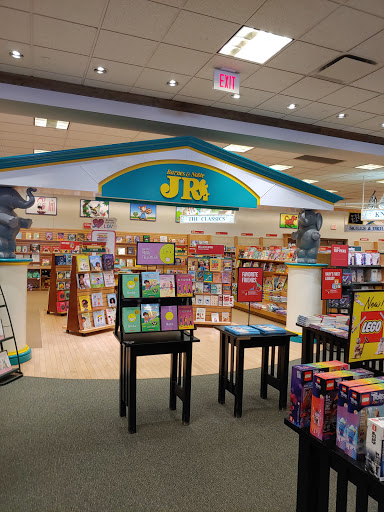 Book Store «Barnes & Noble», reviews and photos, 4935 S 76th St, Greenfield, WI 53220, USA