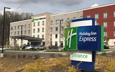 Holiday Inn Express & Suites Charlotte Airport, an IHG Hotel image