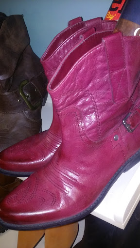 Boutique «Everchanging Seasons Consignment Boutique», reviews and photos, 710 Forest Ave, Portland, ME 04103, USA