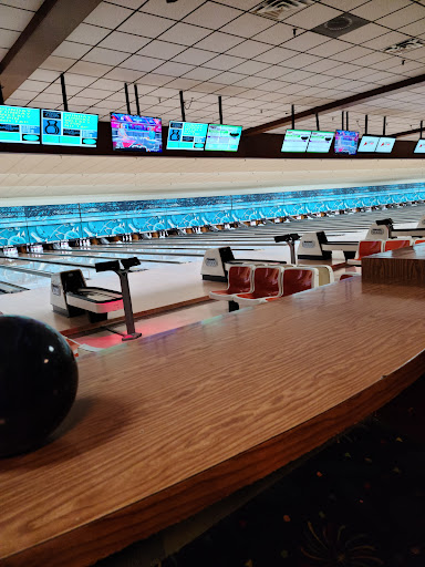 Bowling Alley «Executive Strike & Spare Family Fun Center», reviews and photos, 911 Phillips Ln, Louisville, KY 40209, USA