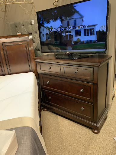 Furniture Store «Ashley HomeStore», reviews and photos, 536 Fort Evans Rd NE, Leesburg, VA 20176, USA