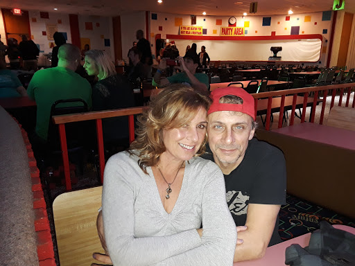 Roller Skating Rink «Bonaventure Always Family Friendly Skating Center And Birthday Parties», reviews and photos, 24505 Halsted Rd, Farmington Hills, MI 48335, USA