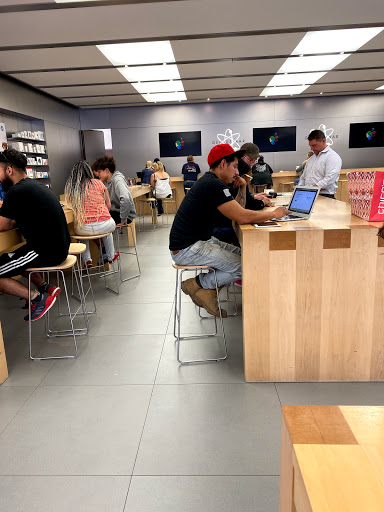 Computer Store «Apple Main Place», reviews and photos, 120 W Jefferson Ave, Naperville, IL 60540, USA