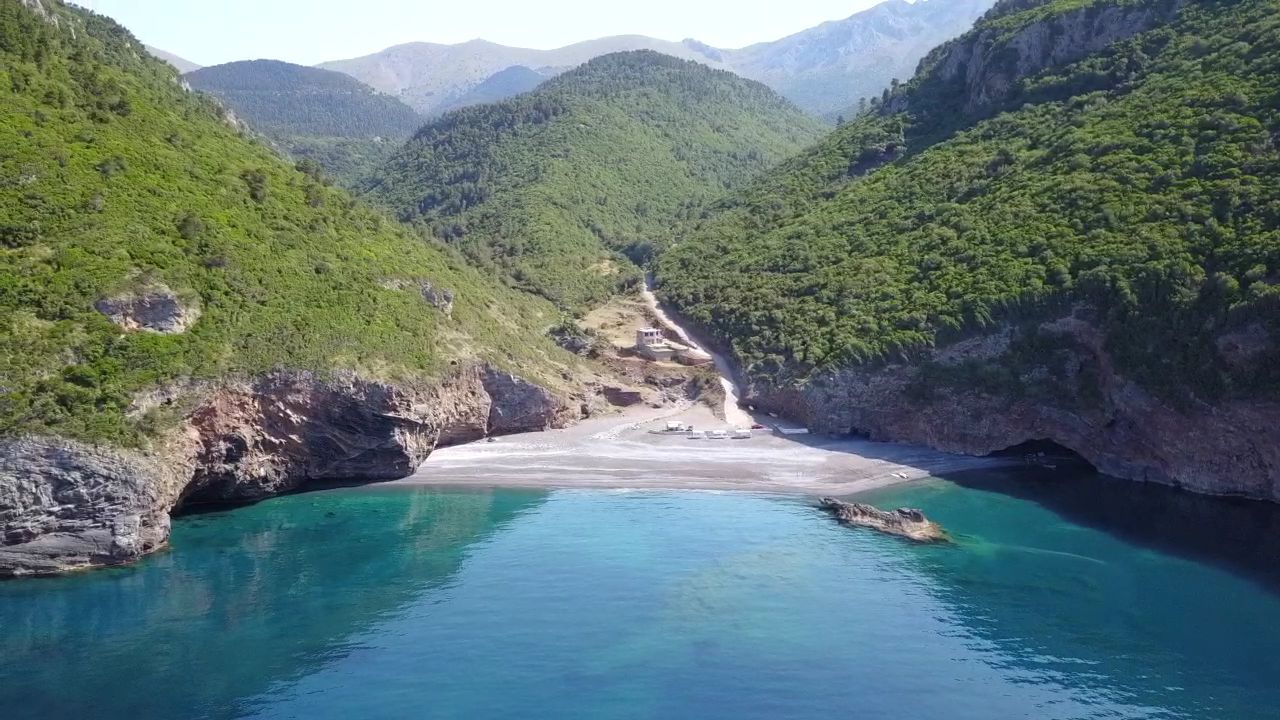 Photo of Petali beach surrounded by mountains