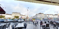 Atmosphère du Restaurant Le Petit Paris Grand Café Castel à Villeneuve-sur-Lot - n°2