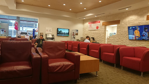 Toyota Dealer «Toyota of Dallas», reviews and photos, 2610 Forest Ln, Dallas, TX 75234, USA