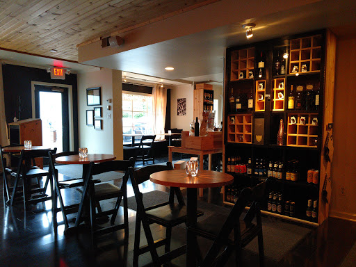 Wine Bar «750ml Wines», reviews and photos, 2287 W Market St, Akron, OH 44313, USA