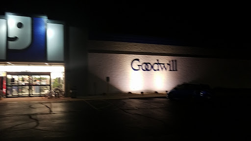 Thrift Store «Oshkosh Goodwill Retail Store & Training Center», reviews and photos