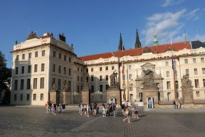 Nový královský palác image