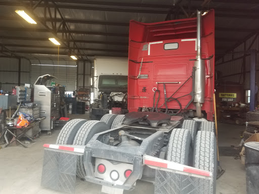 Truck Repair Shop «Bobcat Truck Repair», reviews and photos, 5255 FM482, New Braunfels, TX 78132, USA