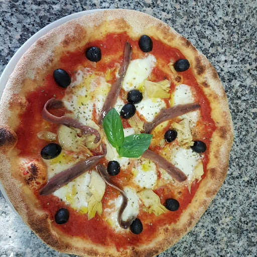 Passione Pizza by Bistrot Laguna Blu in Laveno-Mombello, Provincia di Varese