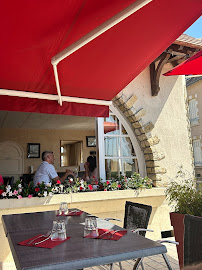 Atmosphère du Restaurant français Auberge du Port à Châteauneuf-sur-Loire - n°4