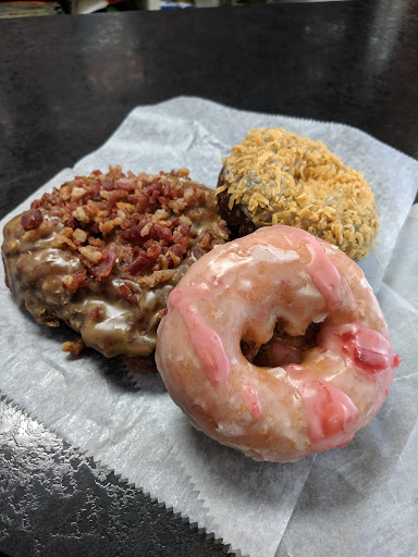 Donut Shop «Apple Fritter Donut Shop», reviews and photos, 741 E 9 Mile Rd, Ferndale, MI 48220, USA