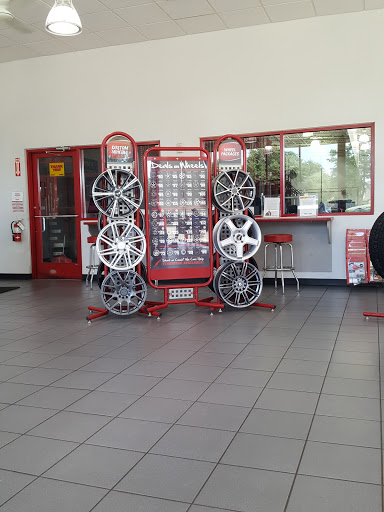 Tire Shop «Discount Tire Store - Arlington, TX», reviews and photos, 1375 NE Green Oaks Blvd, Arlington, TX 76006, USA