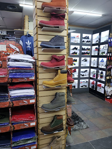 Shoe Store «Outlet Shoes & Rugs», reviews and photos, 221 E Ledbetter Dr, Dallas, TX 75216, USA