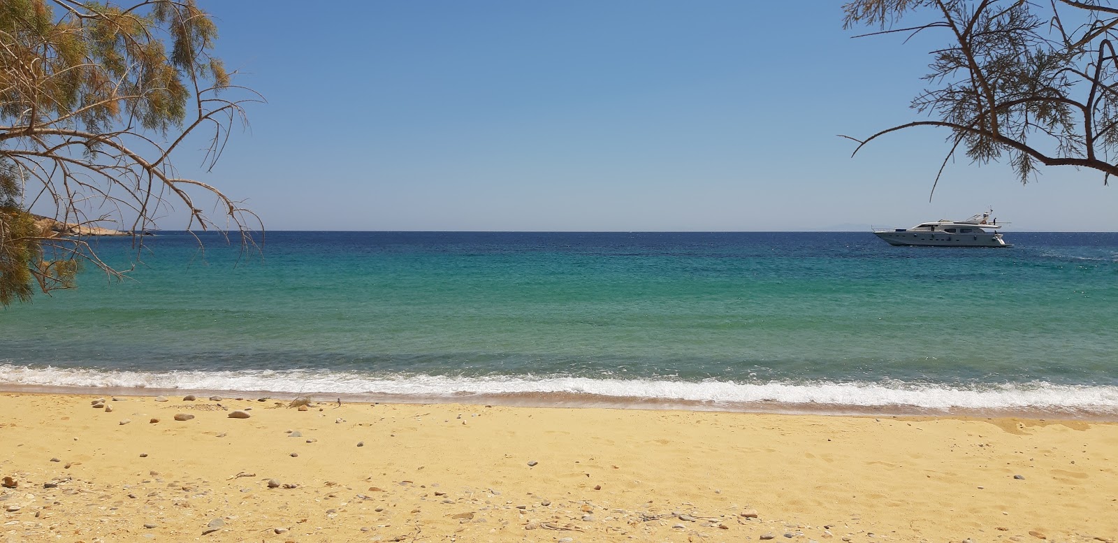 Foto von Agios Ioannis beach befindet sich in natürlicher umgebung