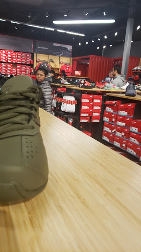 Shoe Store «PUMA», reviews and photos, 1650 Premium Outlet Blvd #333, Aurora, IL 60502, USA