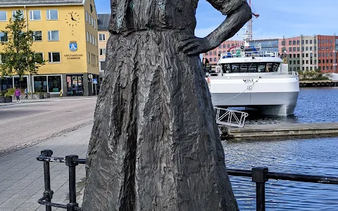 Klippfiskkjerringa - Sculpture of the Town's Symbol image