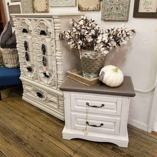 Antique Store «A Corner Cottage», reviews and photos, 895 Conner St, Noblesville, IN 46060, USA