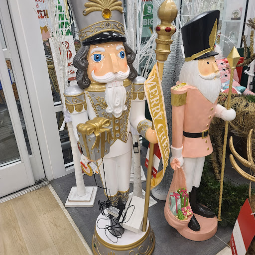 Marshalls & HomeGoods