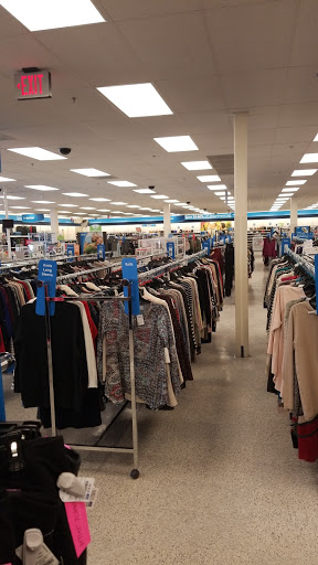 Clothing Store «Ross Dress for Less», reviews and photos, 581 Roosevelt Rd, Glen Ellyn, IL 60137, USA