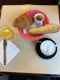 Croissant du Restaurant français Á La Ville de Provins à Paris - n°9
