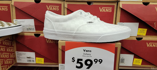 Shoe Store «Shoe Carnival», reviews and photos, 2105 N Prospect Ave, Champaign, IL 61822, USA