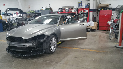 Auto Glass Shop «Casten Body Shop», reviews and photos, 230 Oakwood Rd, Lake Zurich, IL 60047, USA