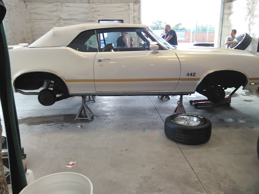 Auto Body Shop «Reynolds Body Shop, L.L.C.», reviews and photos, 4325 W Washington St, Indianapolis, IN 46241, USA