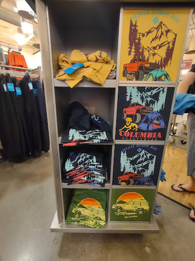 Sportswear Store «Columbia Sportswear Outlet Store», reviews and photos, 5885 Gulf Fwy #301, Texas City, TX 77591, USA