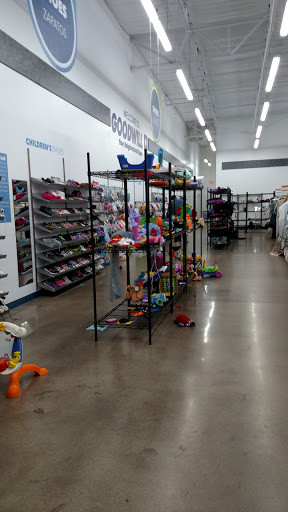 Thrift Store «Priest & Elliot Goodwill Retail & Donation Center», reviews and photos, 7850 S Priest Dr, Tempe, AZ 85284, USA