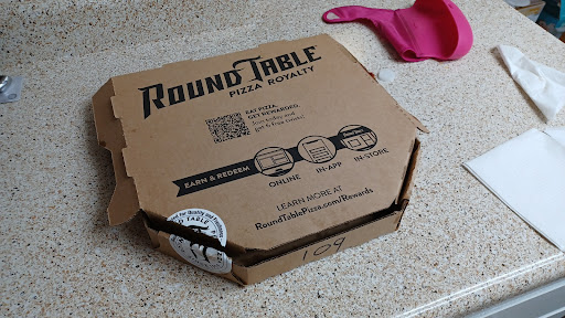 Pizza Restaurant «Round Table Pizza», reviews and photos, 4005 Manzanita Ave, Carmichael, CA 95608, USA