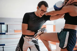 Wolf camp Персональные тренировки по боксу, кикбоксингу, тайскому боксу image