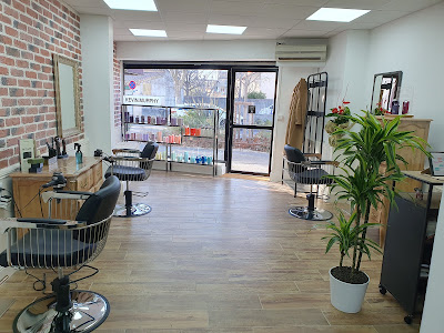 Lolita Nouzies. Artisan Coiffeur à Pierrelatte