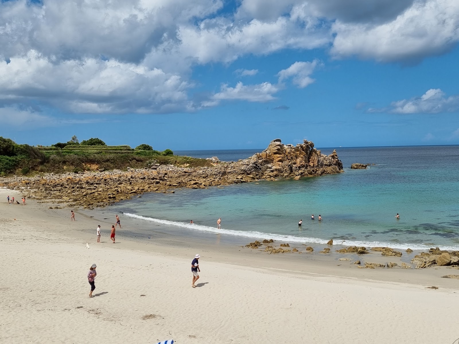 Foto di Plage de Groac'h Zu con una superficie del sabbia beige