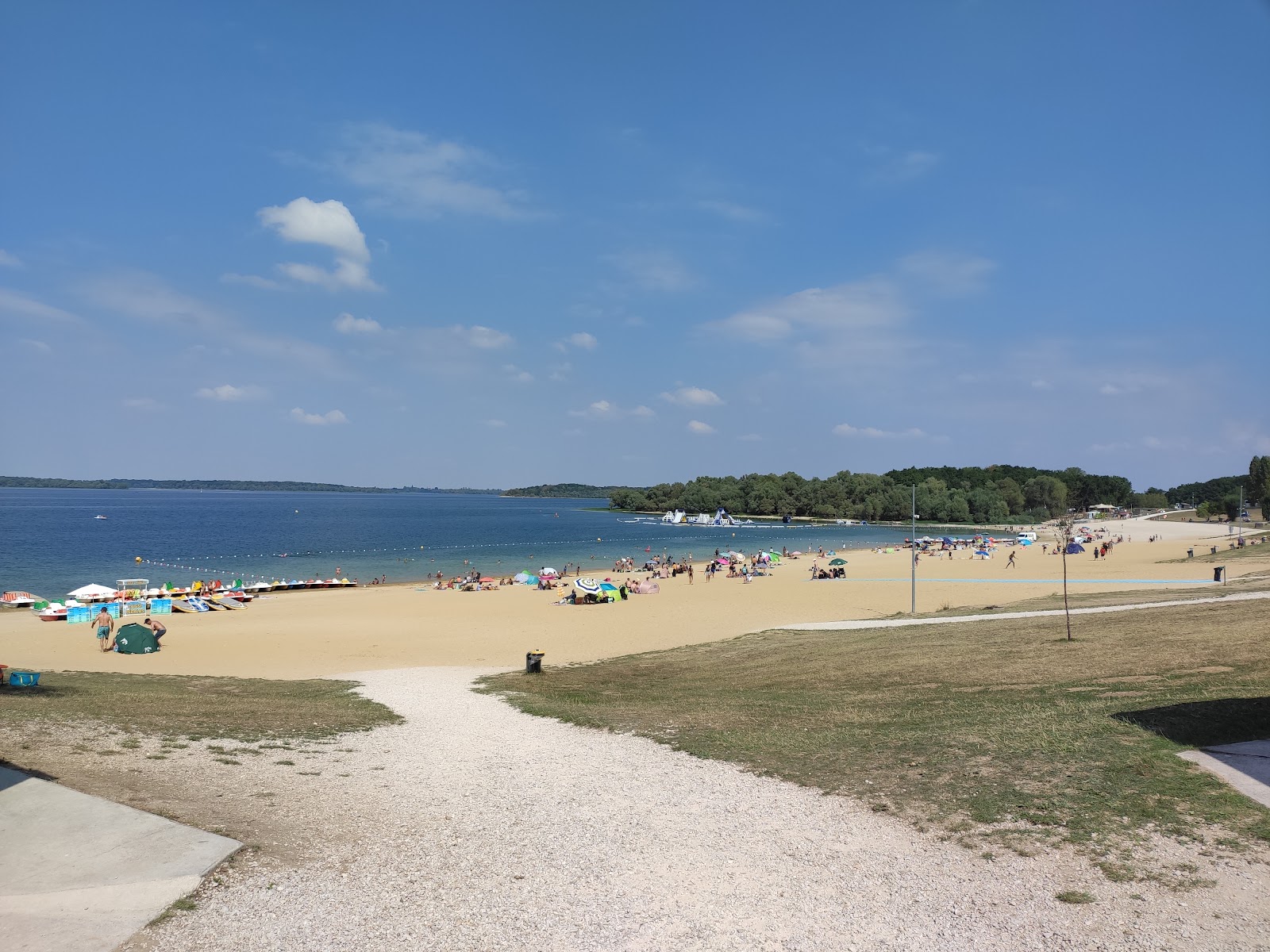 Plage de Mesnil-Saint-Pere'in fotoğrafı ve yerleşim