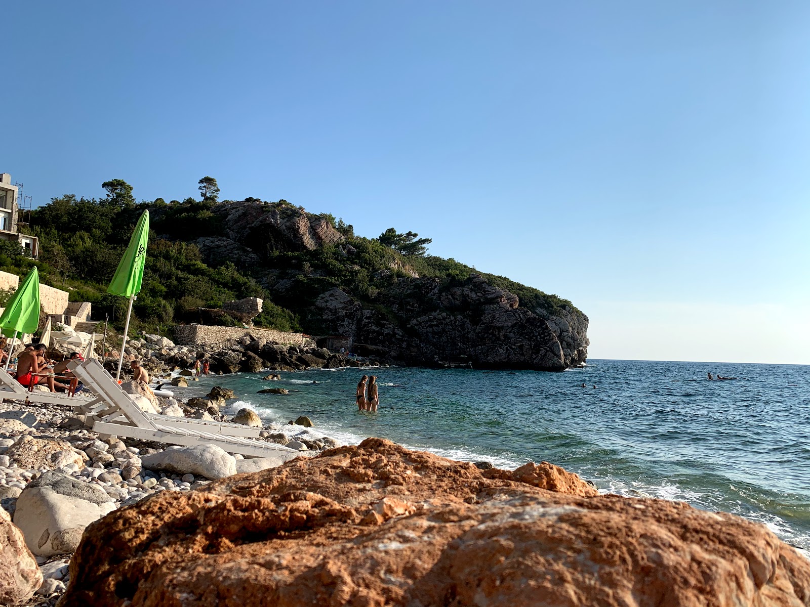 Presjeke beach'in fotoğrafı dağlarla çevrili