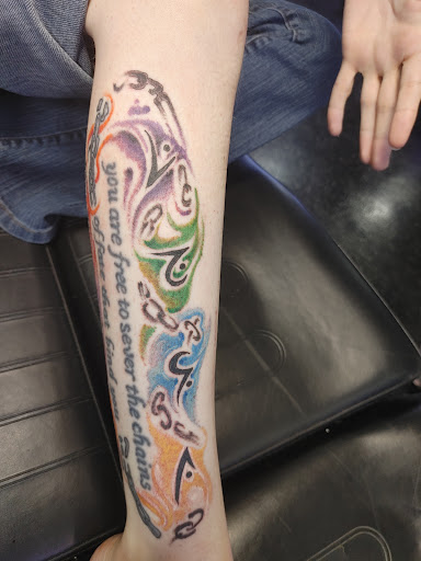 Explore mens hand tattoos ideas, creative tattoo ideas in Scottsdale, available at Wisemagic Tattoo