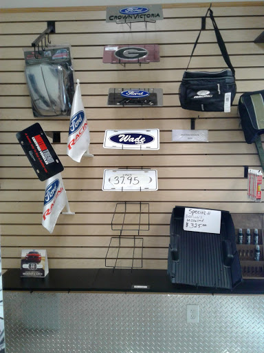 Used Car Dealer «Wade Ford Pre Owned Vehicle Center», reviews and photos, 3817 S Cobb Dr SE, Smyrna, GA 30080, USA