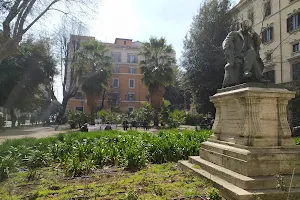 Parco De La Piazza Benedetto Cairoli image