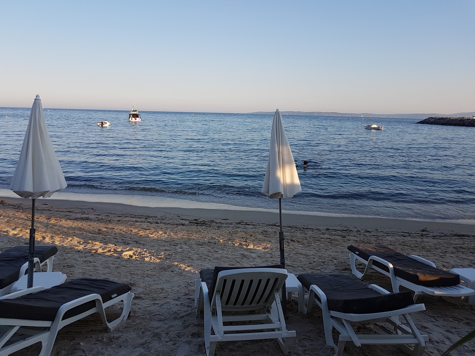 Foto von Peiras beach mit kleine bucht